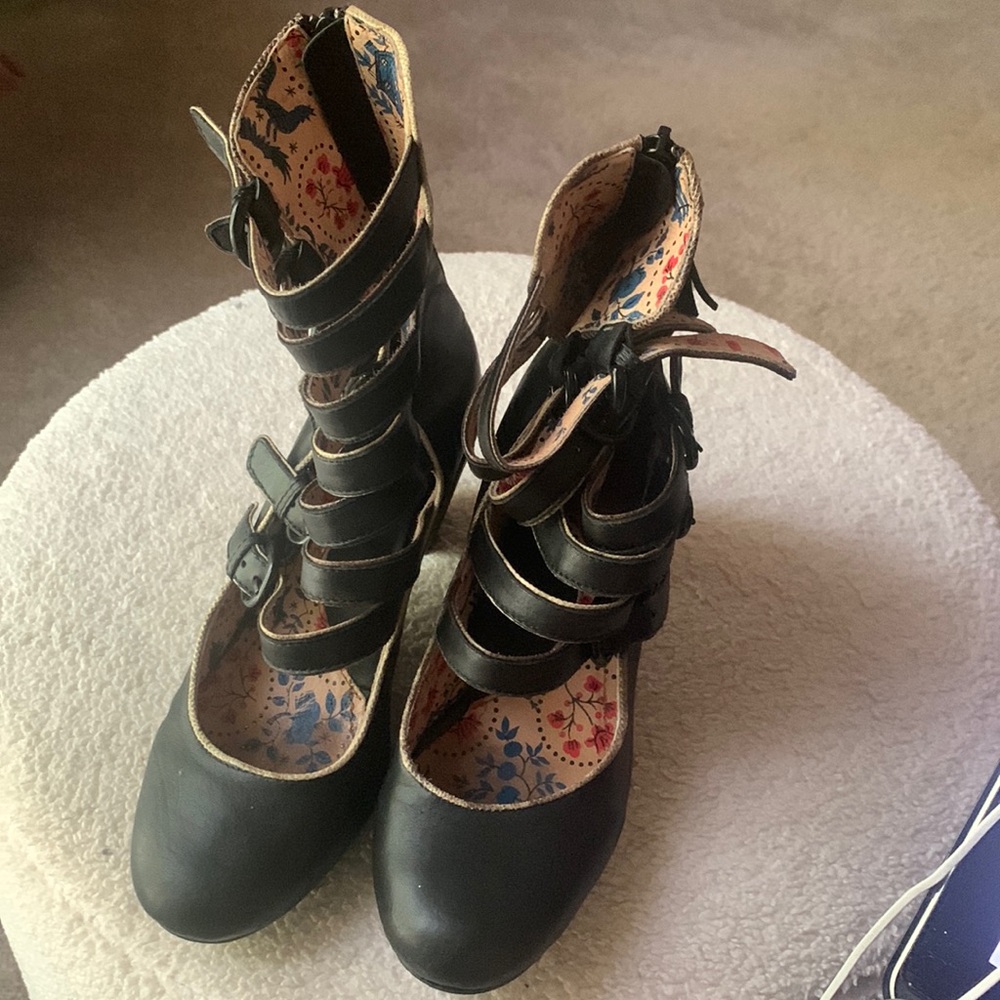 Multi Buckle Ankle Booties Sz 6